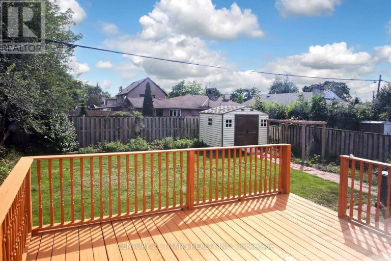 31 MONTERREY DRIVE, Toronto (Thistletown-Beaumonde Heights), Ontario, M9V1S7