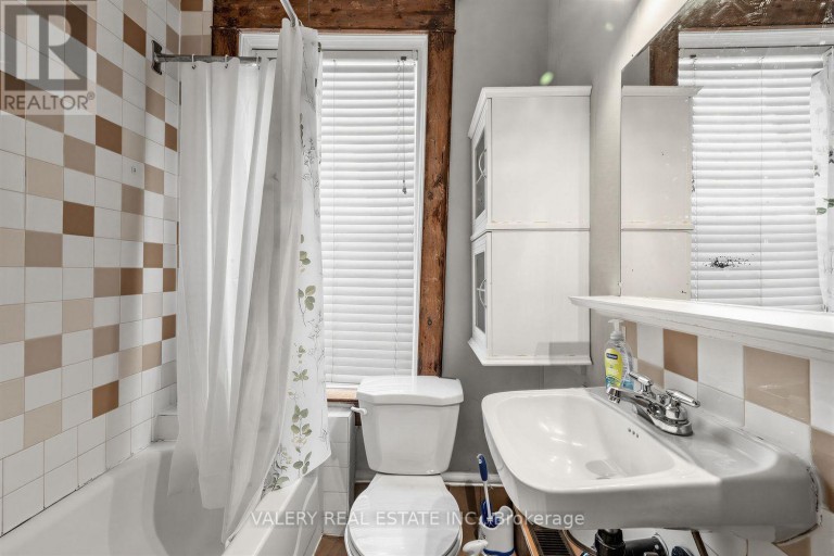 472 CRAWFORD STREET, Toronto (Palmerston-Little Italy), Ontario, M6G3J8