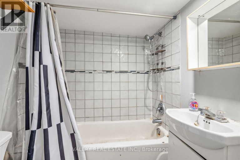 472 CRAWFORD STREET, Toronto (Palmerston-Little Italy), Ontario, M6G3J8