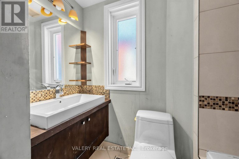 472 CRAWFORD STREET, Toronto (Palmerston-Little Italy), Ontario, M6G3J8