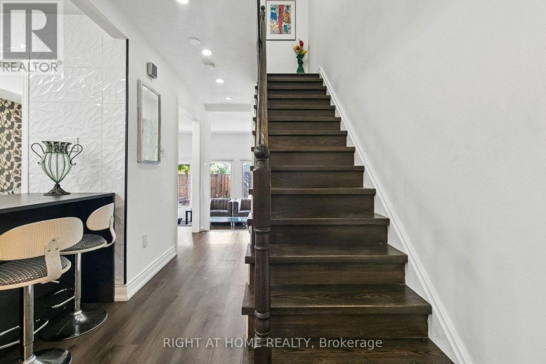 12 L'AMOREAUX DRIVE, Toronto (L'Amoreaux), Ontario, M1W2L9