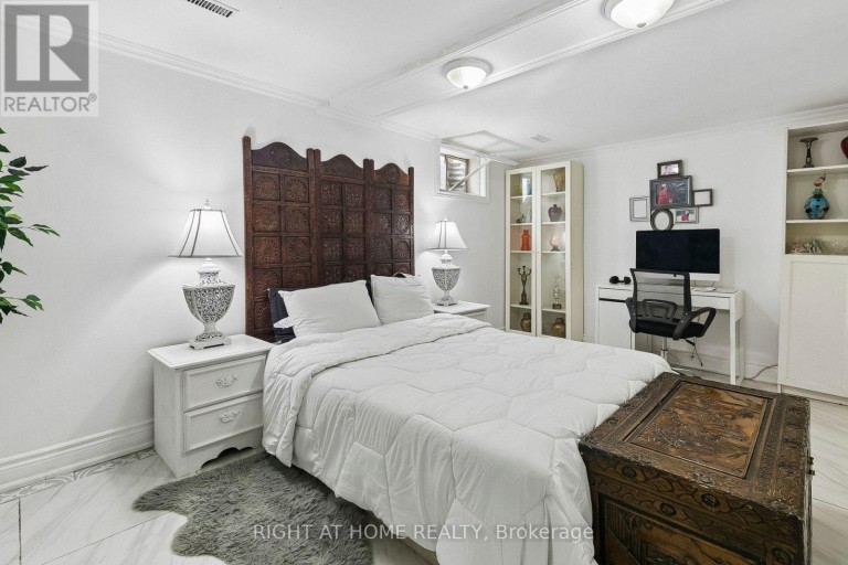 12 L'AMOREAUX DRIVE, Toronto (L'Amoreaux), Ontario, M1W2L9