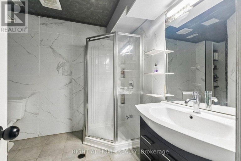 12 L'AMOREAUX DRIVE, Toronto (L'Amoreaux), Ontario, M1W2L9
