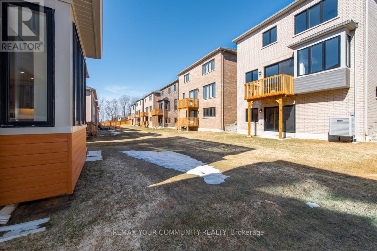 83 BEARBERRY ROAD, Springwater (Midhurst), Ontario, L9X2C9