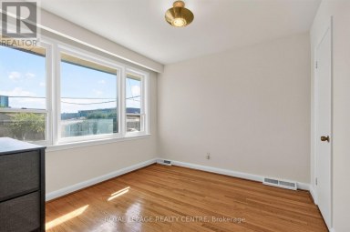 22 EUPHRASIA DRIVE Toronto (Yorkdale-Glen Park) Ontario photo 17