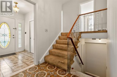 22 EUPHRASIA DRIVE Toronto (Yorkdale-Glen Park) Ontario photo 6