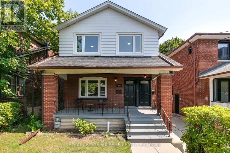 229 WINONA DRIVE, Toronto (Oakwood Village), Ontario, M6C3S4