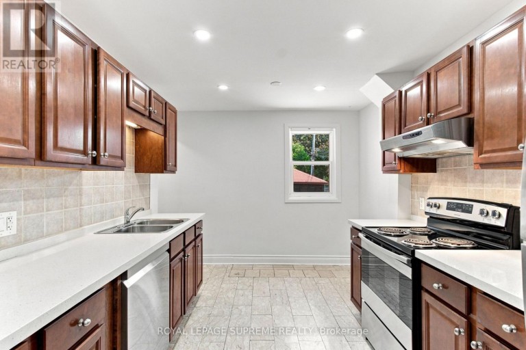 229 WINONA DRIVE, Toronto (Oakwood Village), Ontario, M6C3S4