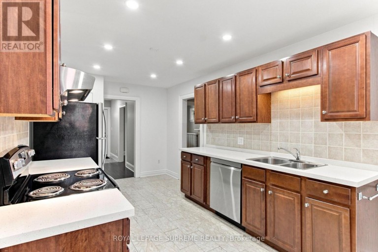 229 WINONA DRIVE, Toronto (Oakwood Village), Ontario, M6C3S4