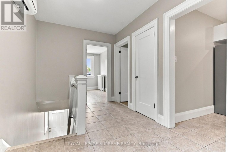 229 WINONA DRIVE, Toronto (Oakwood Village), Ontario, M6C3S4