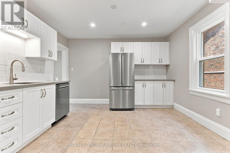 229 WINONA DRIVE, Toronto (Oakwood Village), Ontario, M6C3S4