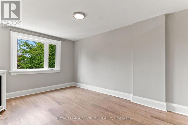 229 WINONA DRIVE, Toronto (Oakwood Village), Ontario, M6C3S4