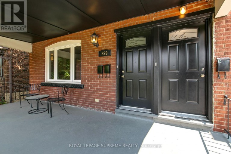 229 WINONA DRIVE, Toronto (Oakwood Village), Ontario, M6C3S4