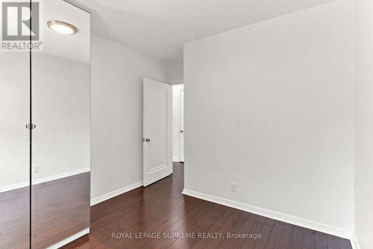 229 WINONA DRIVE, Toronto (Oakwood Village), Ontario, M6C3S4