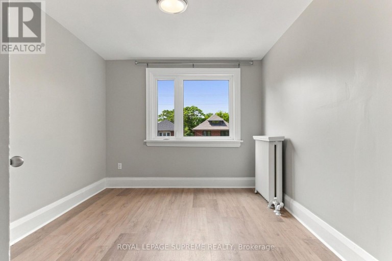229 WINONA DRIVE, Toronto (Oakwood Village), Ontario, M6C3S4