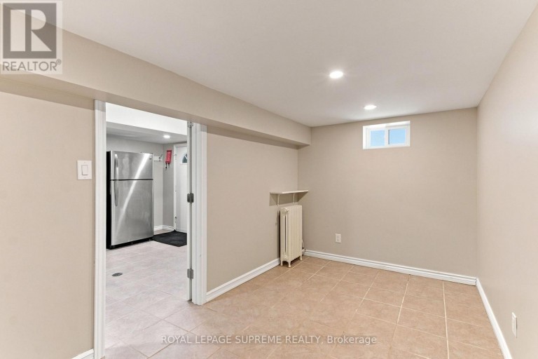 229 WINONA DRIVE, Toronto (Oakwood Village), Ontario, M6C3S4