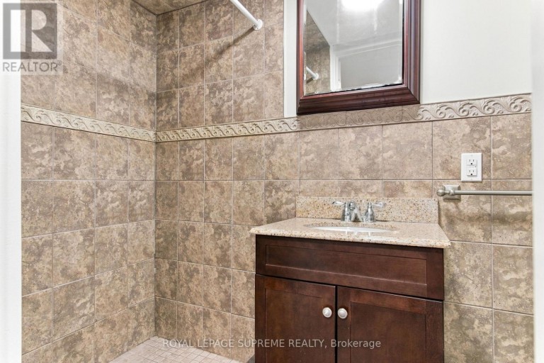 229 WINONA DRIVE, Toronto (Oakwood Village), Ontario, M6C3S4