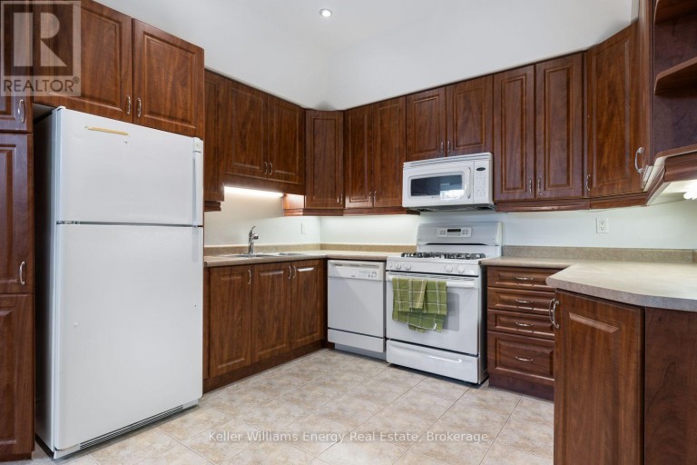 LOWER - 566 DEAN AVENUE, Oshawa (Donevan), Ontario, L1H3J8
