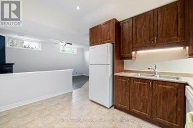 LOWER - 566 DEAN AVENUE Oshawa (Donevan) Ontario photo 12