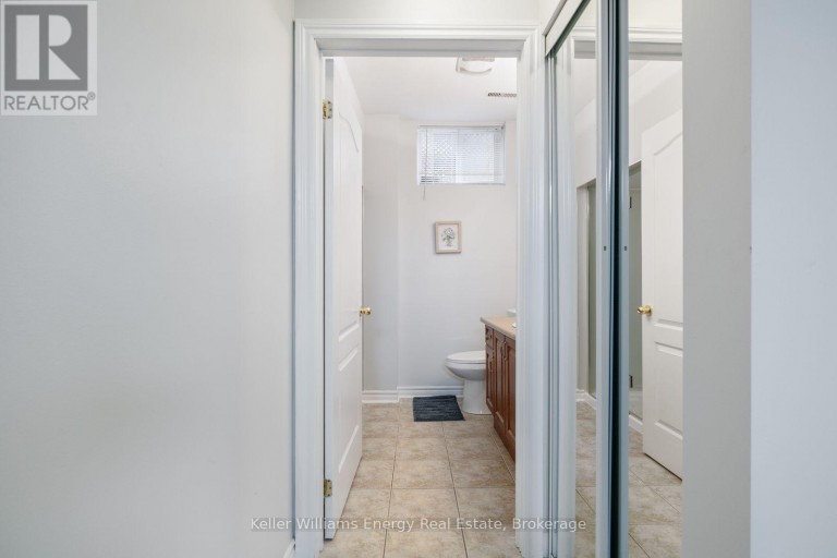 LOWER - 566 DEAN AVENUE, Oshawa (Donevan), Ontario, L1H3J8
