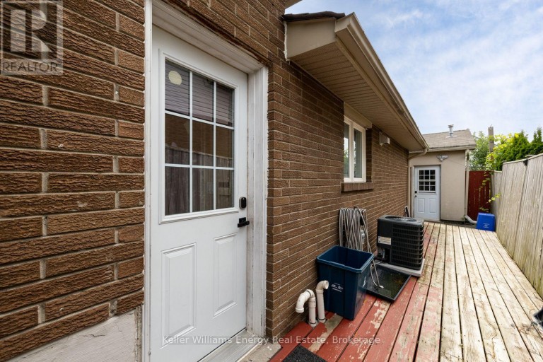 LOWER - 566 DEAN AVENUE, Oshawa (Donevan), Ontario, L1H3J8
