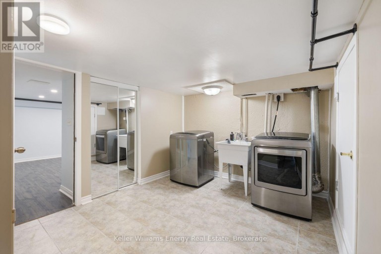 LOWER - 566 DEAN AVENUE, Oshawa (Donevan), Ontario, L1H3J8