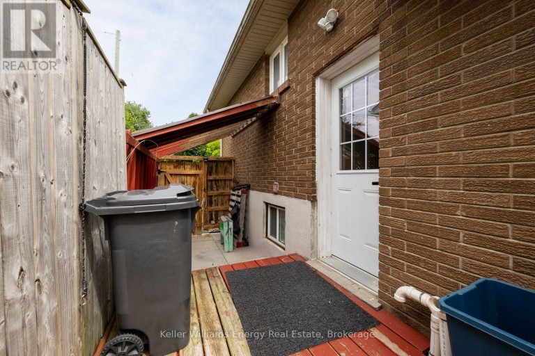 LOWER - 566 DEAN AVENUE, Oshawa (Donevan), Ontario, L1H3J8