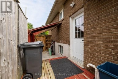 LOWER - 566 DEAN AVENUE Oshawa (Donevan) Ontario photo 3