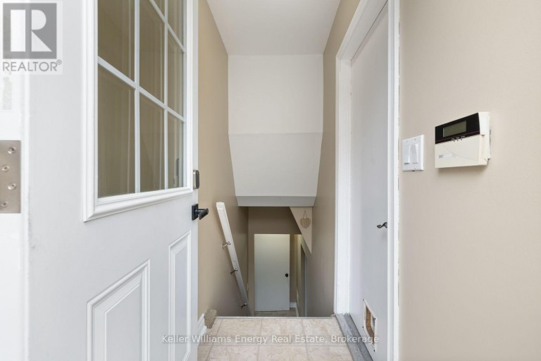 LOWER - 566 DEAN AVENUE, Oshawa (Donevan), Ontario, L1H3J8