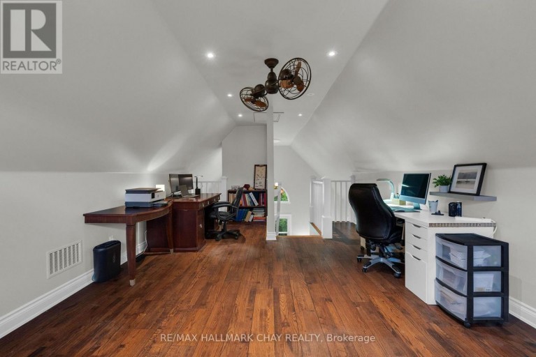 9 BRIDLE PATH, Oro-Medonte (Horseshoe Valley), Ontario, L0L2L0