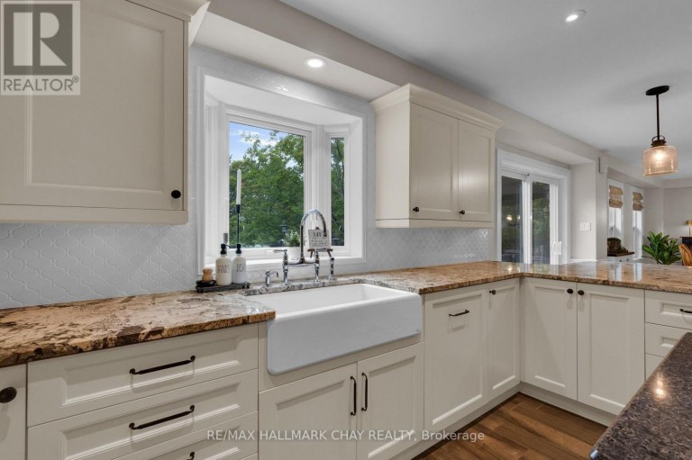 9 BRIDLE PATH, Oro-Medonte (Horseshoe Valley), Ontario, L0L2L0