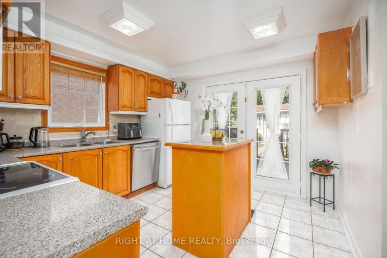 54 NIAGARA PLACE, Brampton (Westgate), Ontario, L6S4Y8
