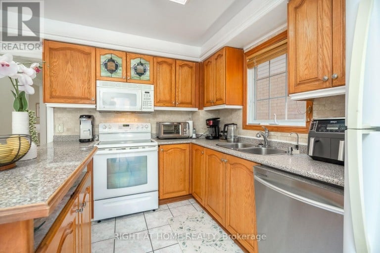 54 NIAGARA PLACE, Brampton (Westgate), Ontario, L6S4Y8
