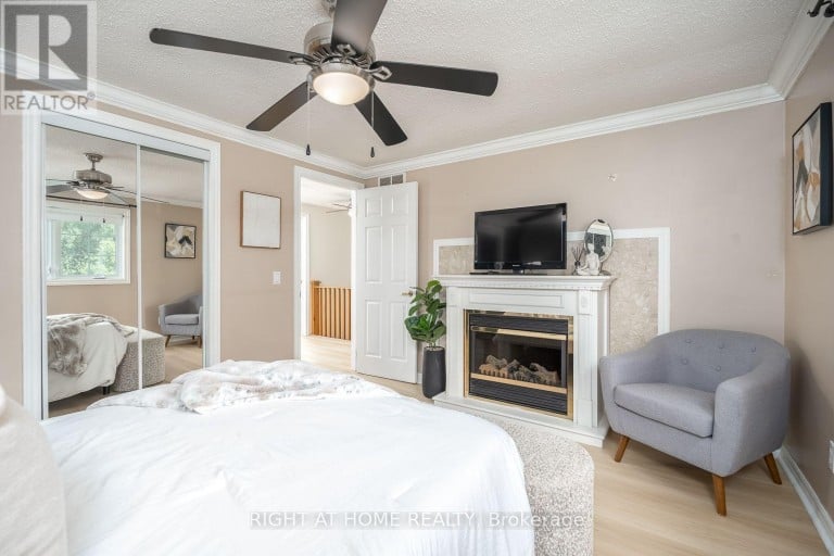 54 NIAGARA PLACE, Brampton (Westgate), Ontario, L6S4Y8