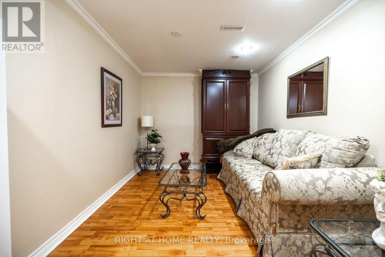 54 NIAGARA PLACE, Brampton (Westgate), Ontario, L6S4Y8