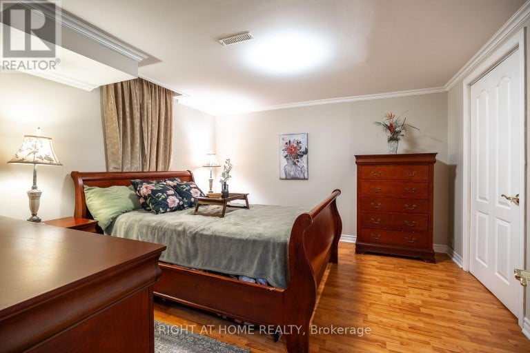 54 NIAGARA PLACE, Brampton (Westgate), Ontario, L6S4Y8