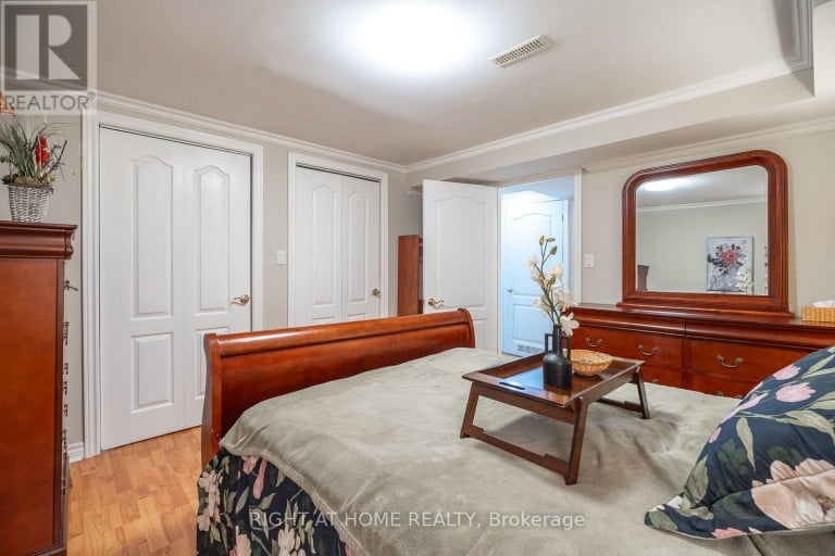 54 NIAGARA PLACE, Brampton (Westgate), Ontario, L6S4Y8