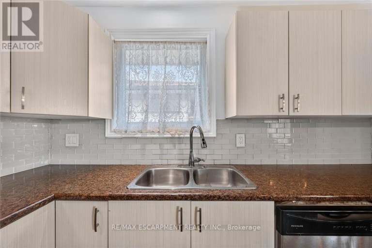 93 NUGENT DRIVE, Hamilton (Kentley), Ontario, L8H2N1