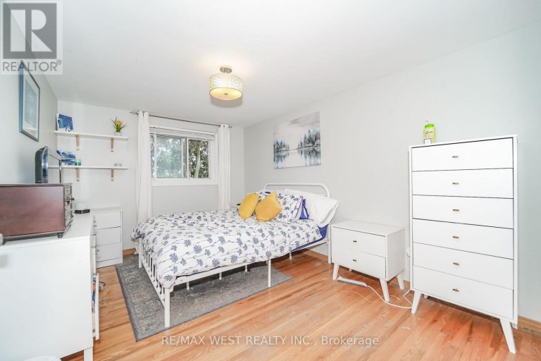 1105 VALLEY COURT, Oshawa (Lakeview), Ontario, L1J3M4