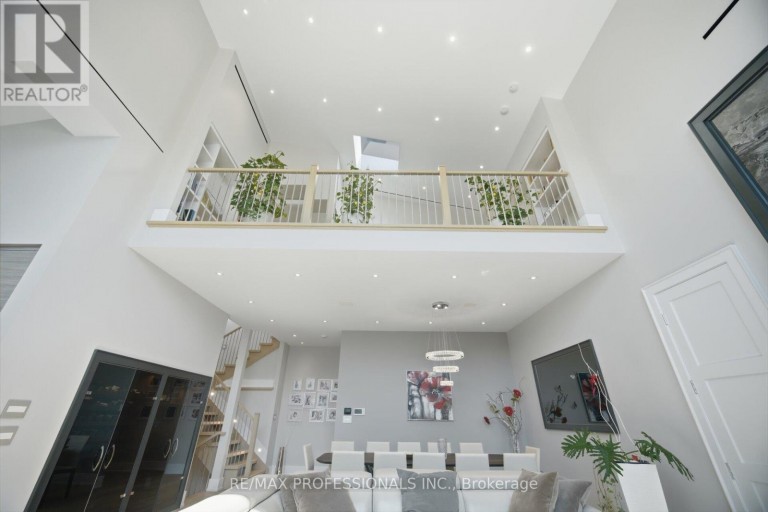 466 THE KINGSWAY, Toronto (Princess-Rosethorn), Ontario, M9A3W4