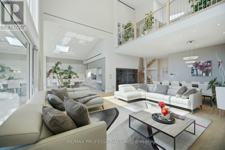 466 THE KINGSWAY, Toronto (Princess-Rosethorn), Ontario, M9A3W4