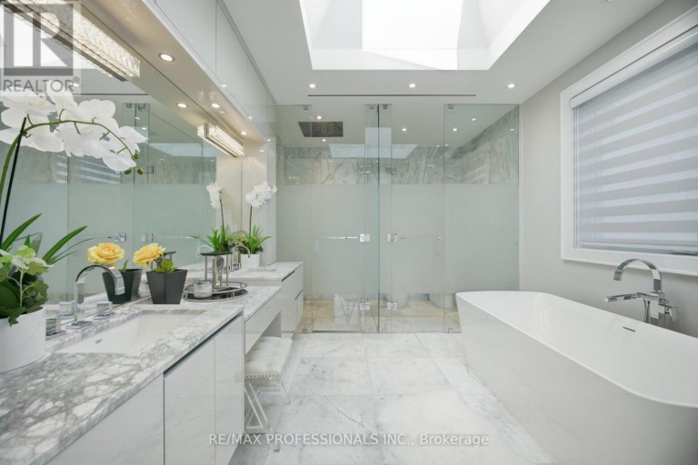 466 THE KINGSWAY, Toronto (Princess-Rosethorn), Ontario, M9A3W4