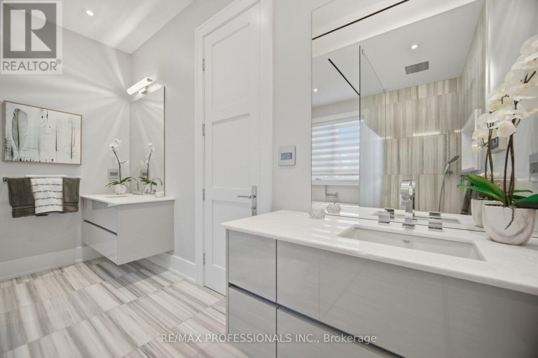 466 THE KINGSWAY, Toronto (Princess-Rosethorn), Ontario, M9A3W4