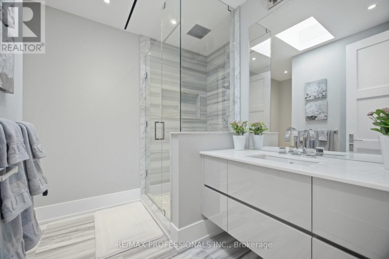 466 THE KINGSWAY, Toronto (Princess-Rosethorn), Ontario, M9A3W4