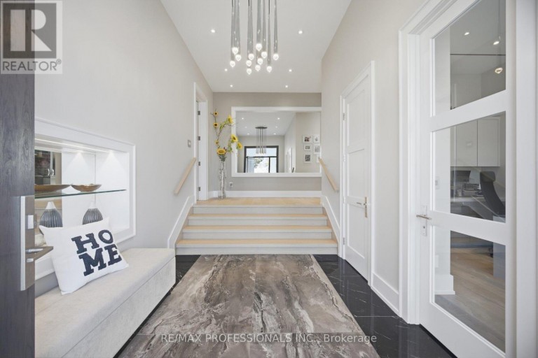 466 THE KINGSWAY, Toronto (Princess-Rosethorn), Ontario, M9A3W4