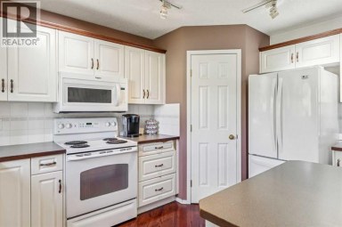 40 Country Hills Bay NW Calgary Alberta photo 14