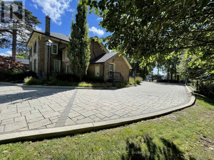 15342 YONGE STREET, Aurora (Aurora Village), Ontario, L4G1N8
