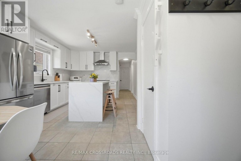18 ADANAC DRIVE, Toronto (Cliffcrest), Ontario, M1M2E4