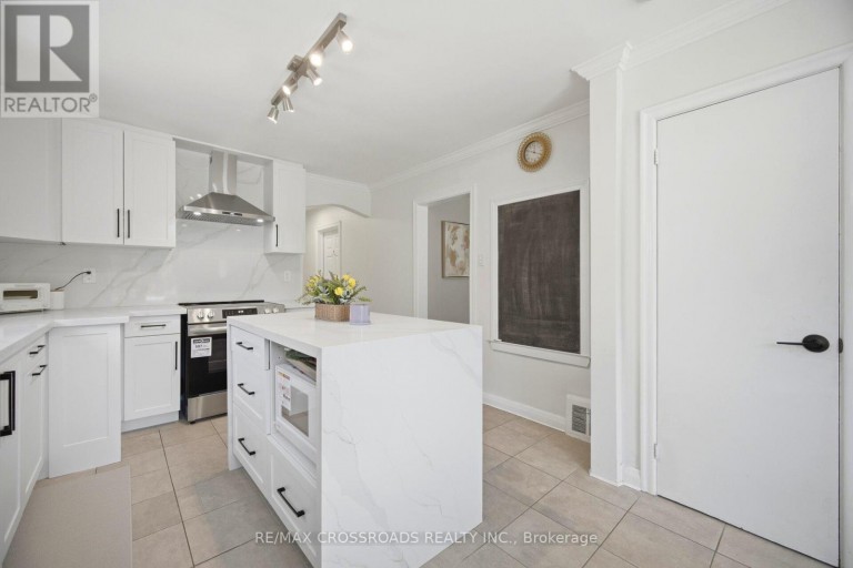 18 ADANAC DRIVE, Toronto (Cliffcrest), Ontario, M1M2E4