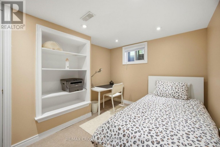 18 ADANAC DRIVE, Toronto (Cliffcrest), Ontario, M1M2E4
